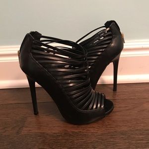 Steve Madden Black Stringy Heels